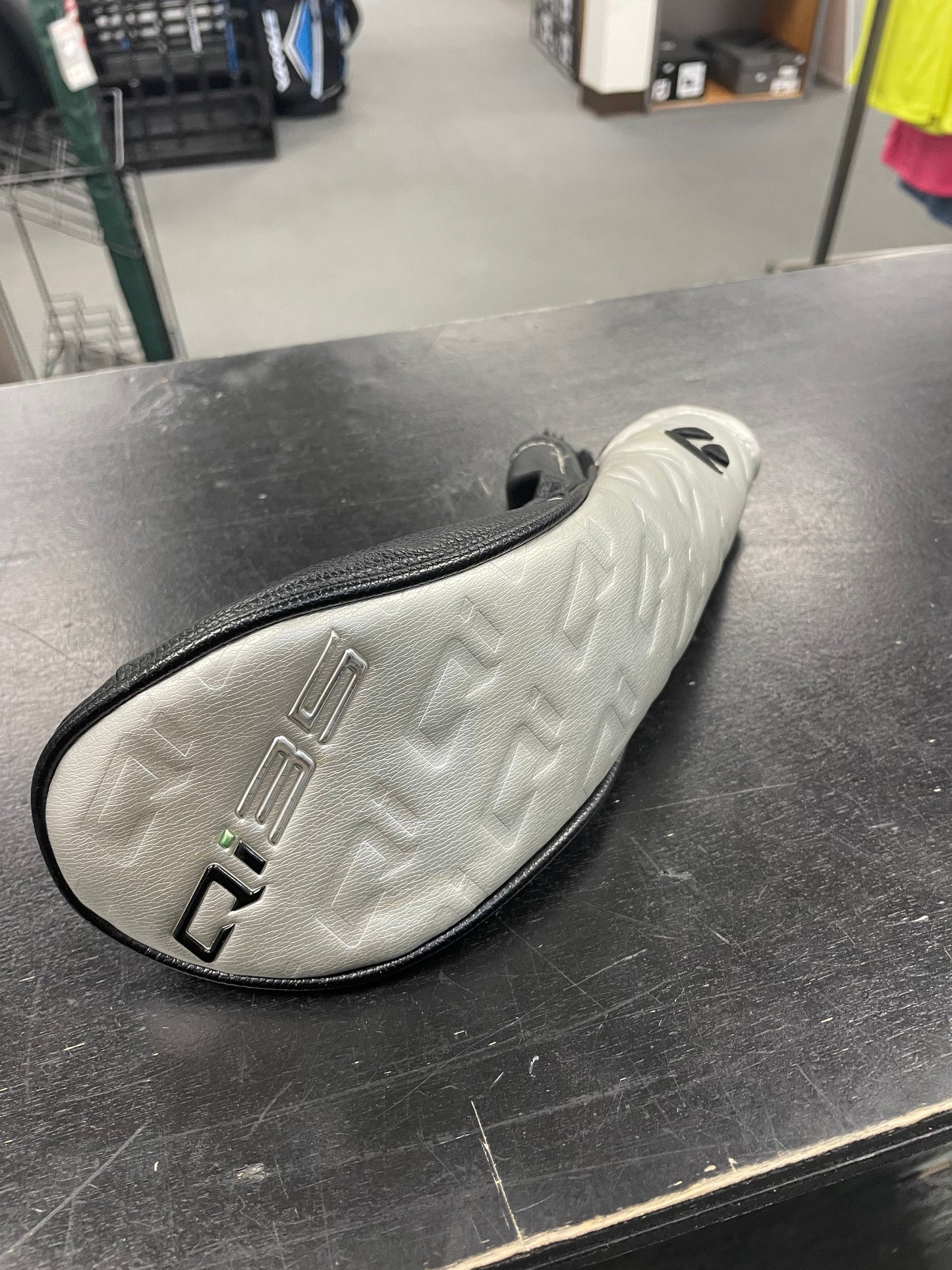 TaylorMade Qi35 Rescue Hybrid w/ Upcharge shaft(Used)