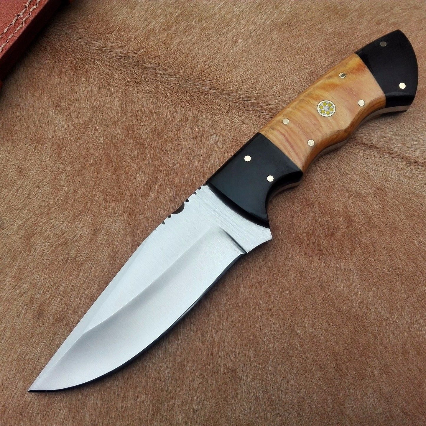 1095 HC steel hunting knife