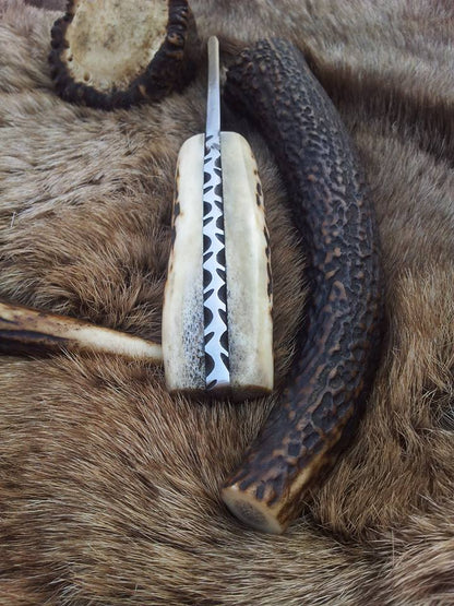 Custom Damascus Steel Field Dressing Deer Skinning Knife with Antler Horn Handle – 7 Inch Drop Point Blade